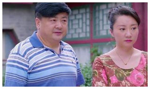 55岁洪剑涛近照,妻子冉志娟比他大八岁,玩"姐弟恋"成人生赢家