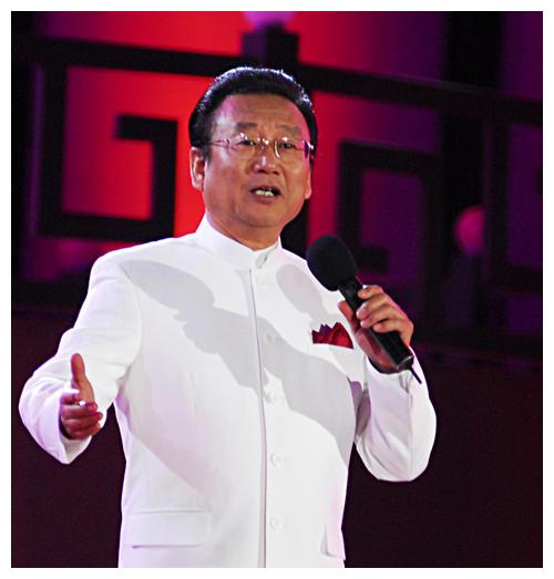 蒋大为老师又出来为自己洗白, 称自己没有改国籍,这回打脸了