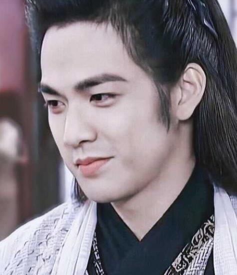 里的追命,还有刚刚热播的《锦心似玉》里的徐令宜,钟汉良的古装从不