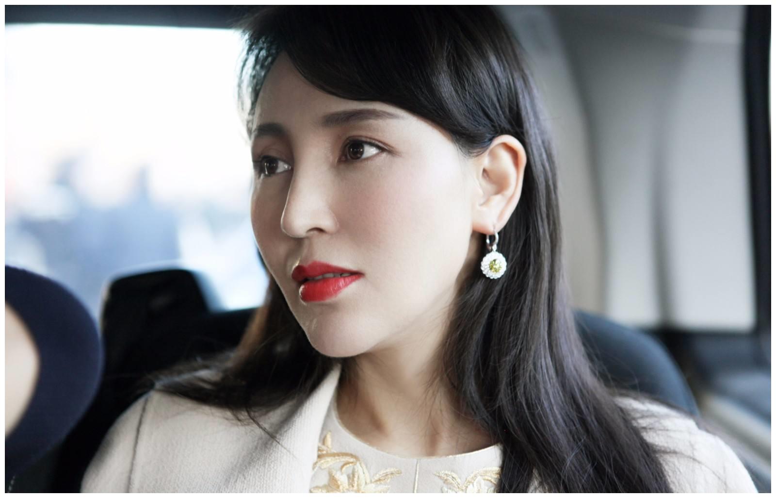 为了成名嫁大23岁导演,不料老公去世后,她又沦落到无戏可拍