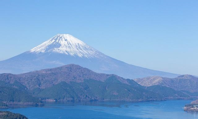 为什么国人穿汉服会被围观，在日本满大街都是和服却很正常？休闲区蓝鸢梦想 - Www.slyday.coM