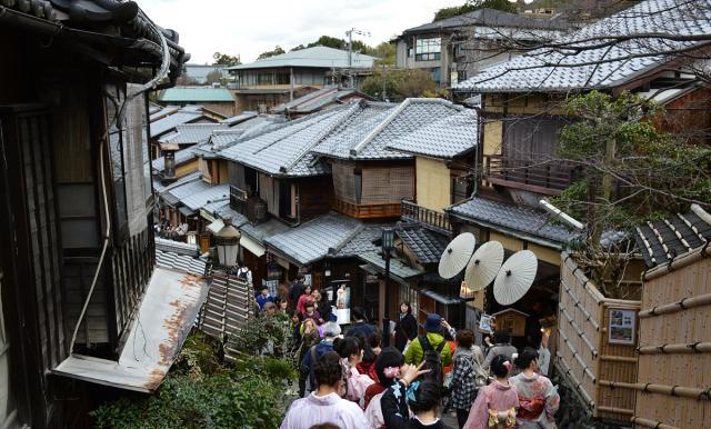 为什么国人穿汉服会被围观，在日本满大街都是和服却很正常？休闲区蓝鸢梦想 - Www.slyday.coM