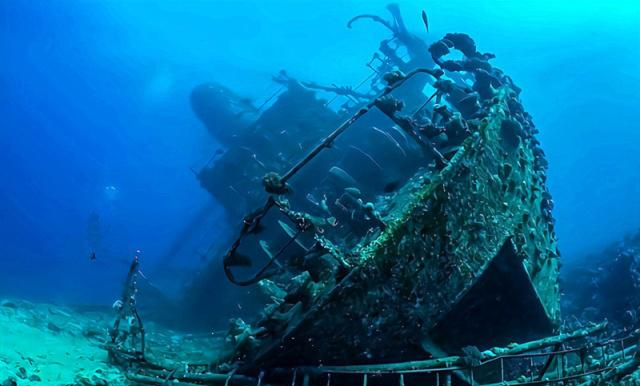 据他所说,他当时和三名队友在湖底搜寻"神户丸"号的踪迹,他们搜遍了