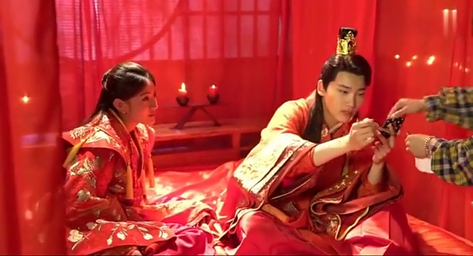 《双世宠妃2》坦诚夫妇大婚花絮:八王爷自己化妆遭小檀吐槽!