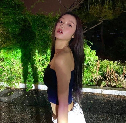 oh my girl成员yooa社交网站发照秀完美身材|社交网