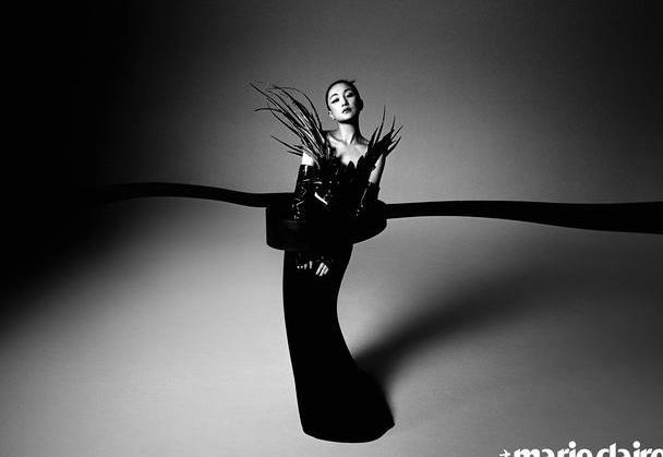 周迅霸气依旧黑白时尚大片高级优雅网友女神气场十足