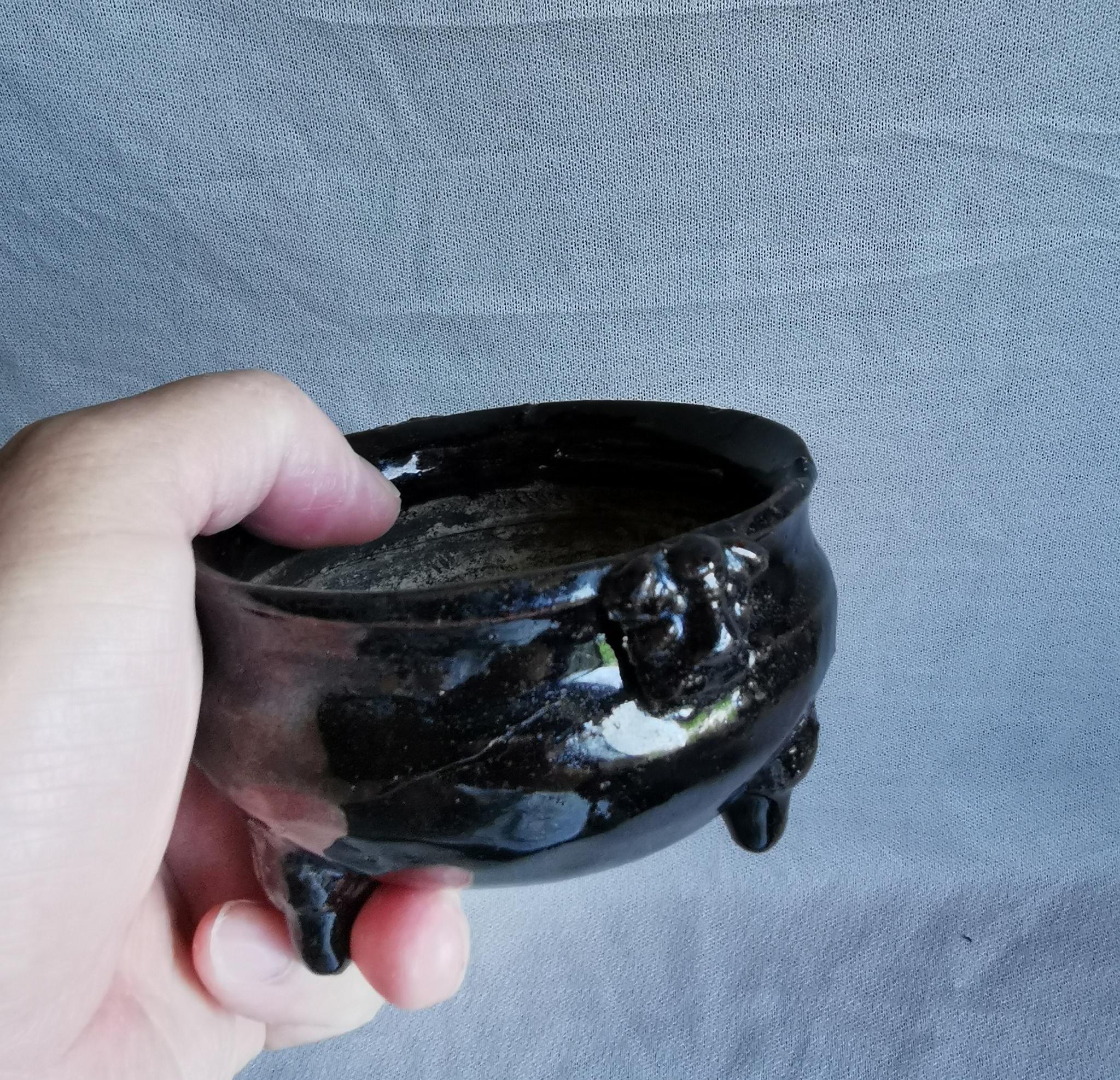 金元时期黑瓷仍有烧造,但元明清以来青花和各类彩瓷一统天下,虽然说