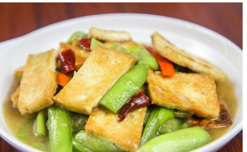 厨师长教你做丝瓜烧豆腐一个简单窍门豆腐绝不会粘锅