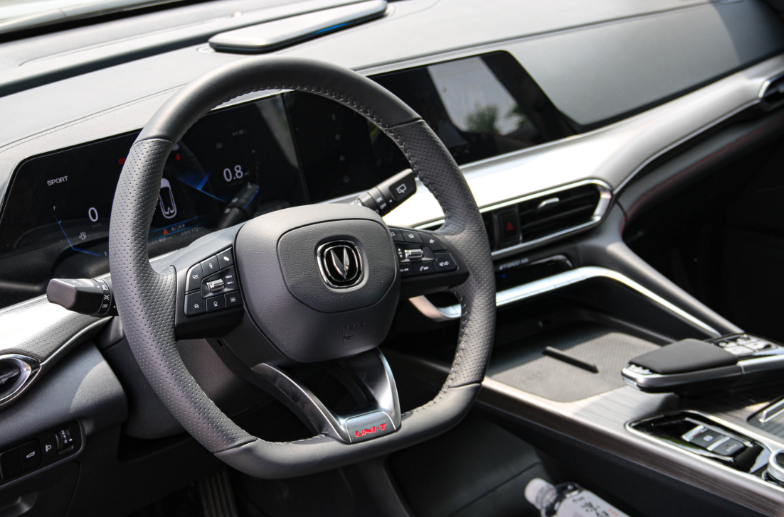 提速快 操控好 开着爽=长安uni-t