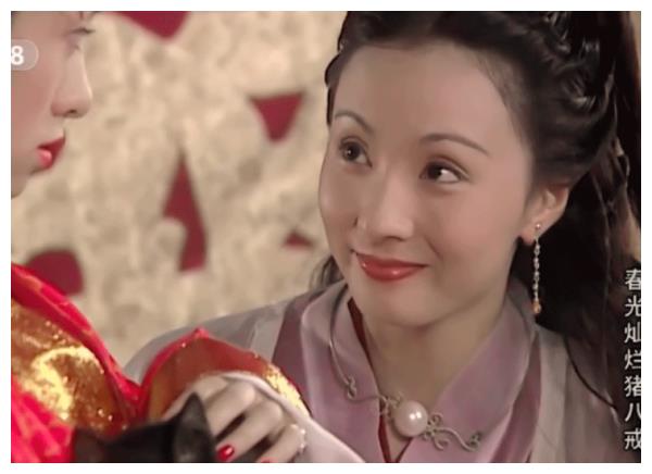 45岁周迅碰上48岁陶虹,年轻时剧照被疯传,一个灵气一个甜美