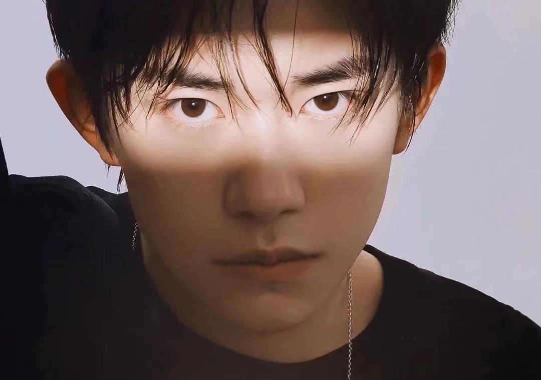 易烊千玺从男孩到男神的蜕变你爱了吗