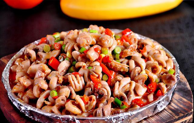 美食推荐:铁板脆肠,鲜椒鱼,尖椒炒乌鸡制作方法