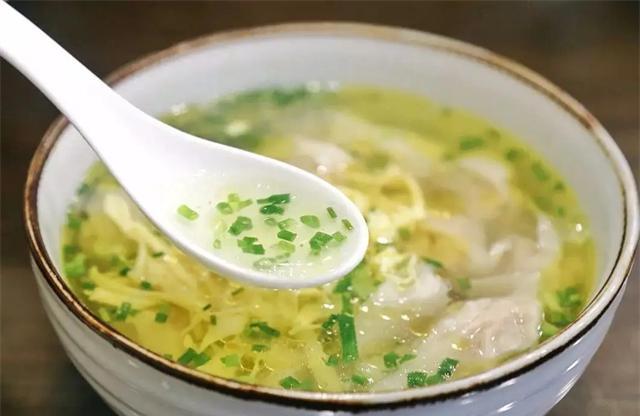 面馆的汤底怎么做？掌握了鲜香二字，就能做出一锅好面汤__财经头条