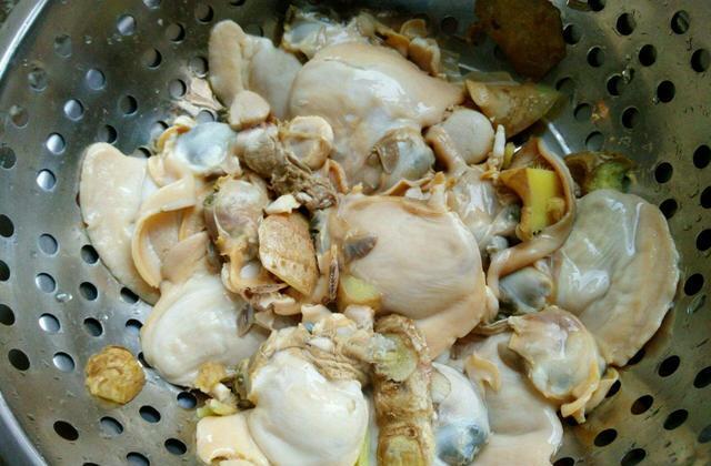 河蚌别再煮着吃小伙教你几种新做法肉不老也不腥营养还美味