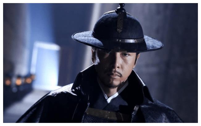 和甄子丹一样有着很好的武功,两个人还是亲兄妹,却仍然没有结婚