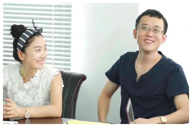 玲花的老公徐明朝,非常帅气,曾毅的老婆李娜,也是一个大美人
