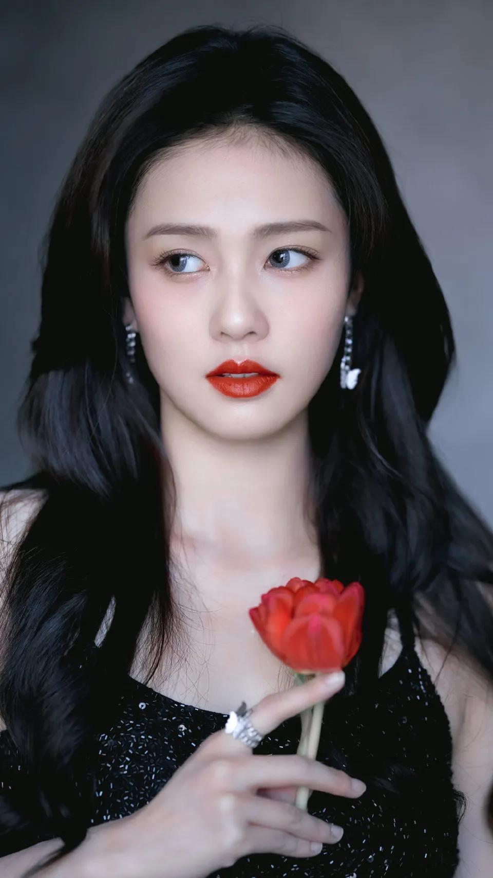 白鹿美照,优雅迷人!__财经头条