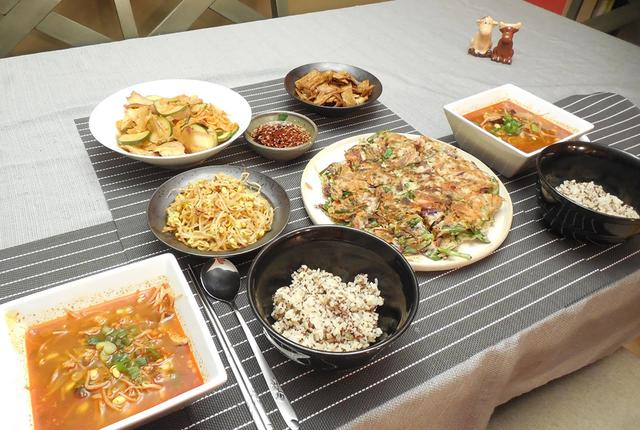 晒一晒我家韩式晚餐做法超简单荤素搭配营养均衡全家吃得香