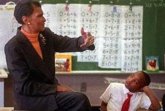 教育界奇迹：她教过的学生都上了大学，声称：没有差生只有差老师休闲区蓝鸢梦想 - Www.slyday.coM