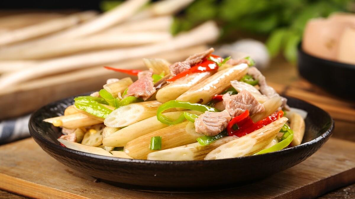 藕尖是莲藕的一部分,是一种口感鲜嫩的食材,生活中很多人都喜欢食用它