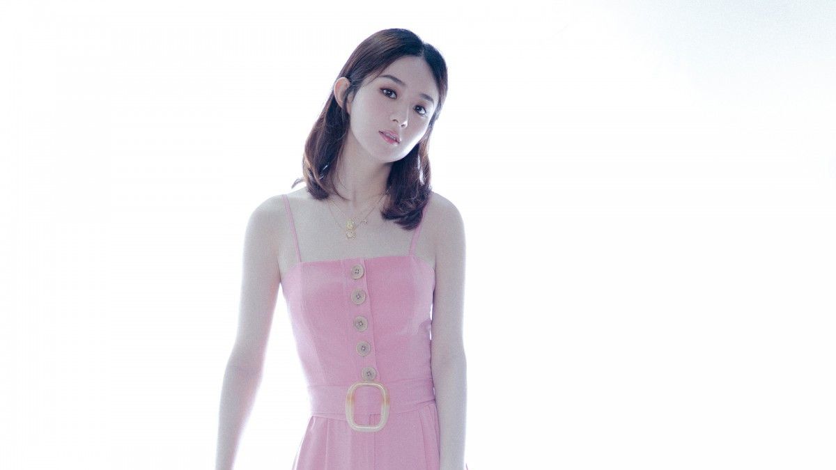 赵丽颖粉色吊带裙写真,粉红色的记忆