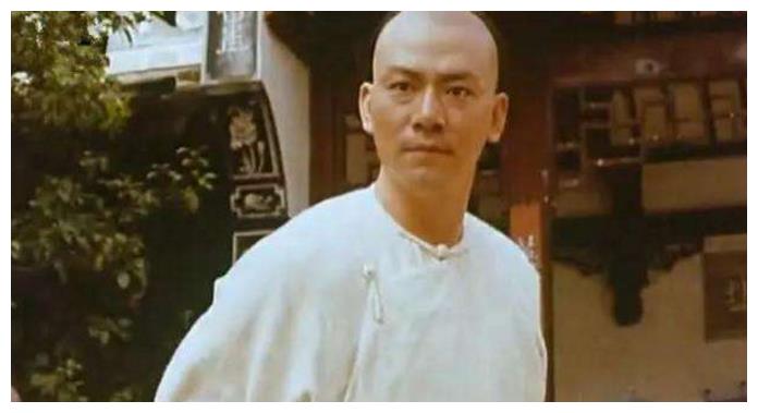 他就是武打明星邱建国,他曾在香港经典功夫电影《黄飞鸿》中,饰演沙河