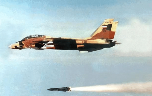 伊朗f14战机挂载霹雳7导弹,飞越峡谷发闪电战,白宫:措手不及