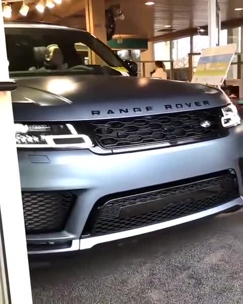 这个颜色还不错,耐看,路虎揽胜运动版