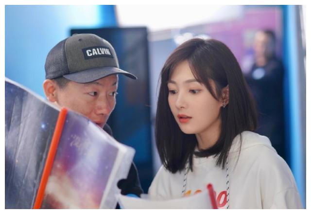 陈烁是个美女明星,看她完美自信的表现,确实给人一种正能量