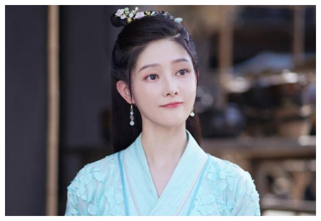 陈烁是个美女明星,看她完美自信的表现,确实给人一种正能量