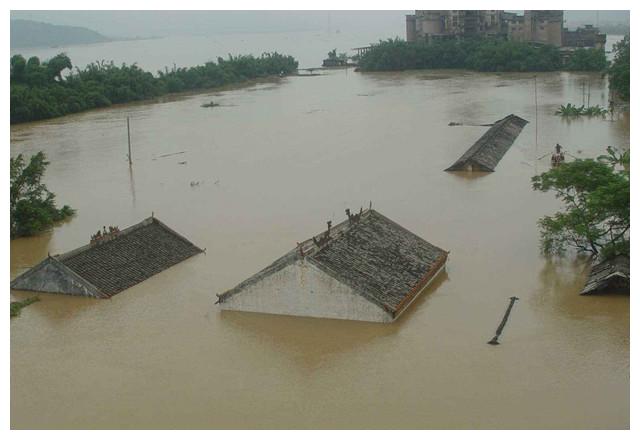 98年特大洪水中抗洪铁人5次被抬进救护所患癌后过得如何