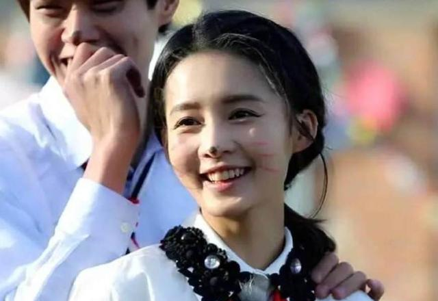 如何让牙齿变白（如何让牙齿变白最简单的方法）-85模板网