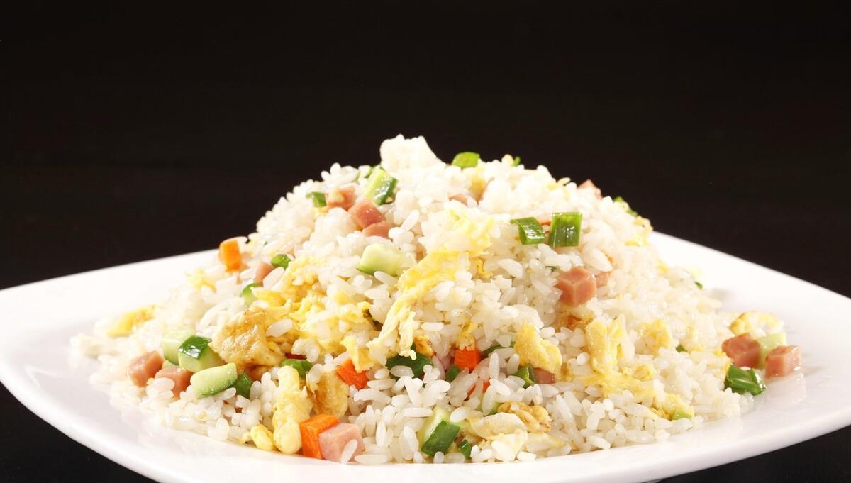 什锦炒饭令人好吃到舔盘子的炒饭