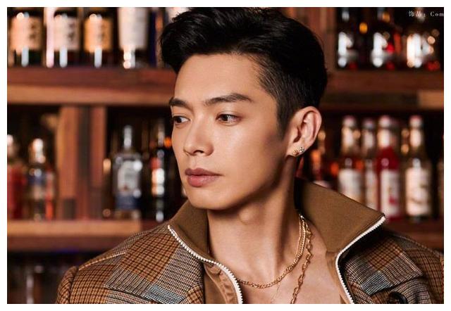 他是飞轮海组合成员之一,如今已经结婚,过上幸福美满的生活|辰亦儒