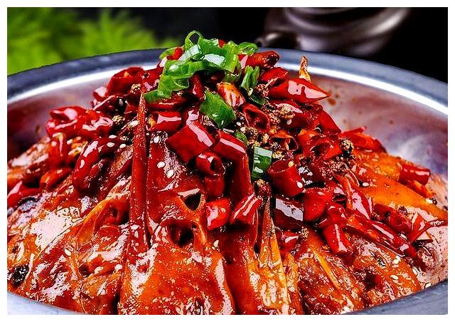 皮筋道,肉滑嫩,风味醇厚,香辣爽口,鸭头就是这么好吃