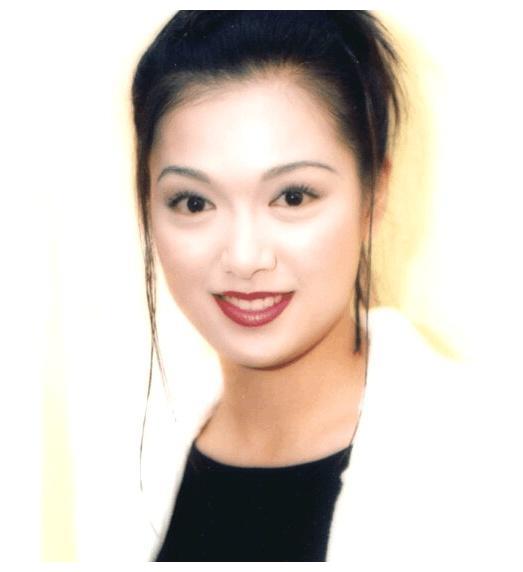 曾被称为身材最好的港姐,和钱嘉乐恋爱8年分手,今41岁判若两人|李珊珊