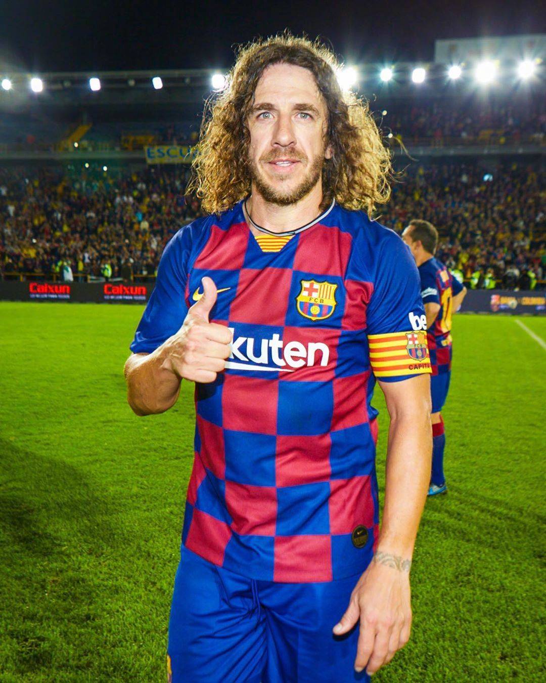 巴萨传奇队1:1哥伦比亚传奇队,普约尔与里瓦尔多参加比赛