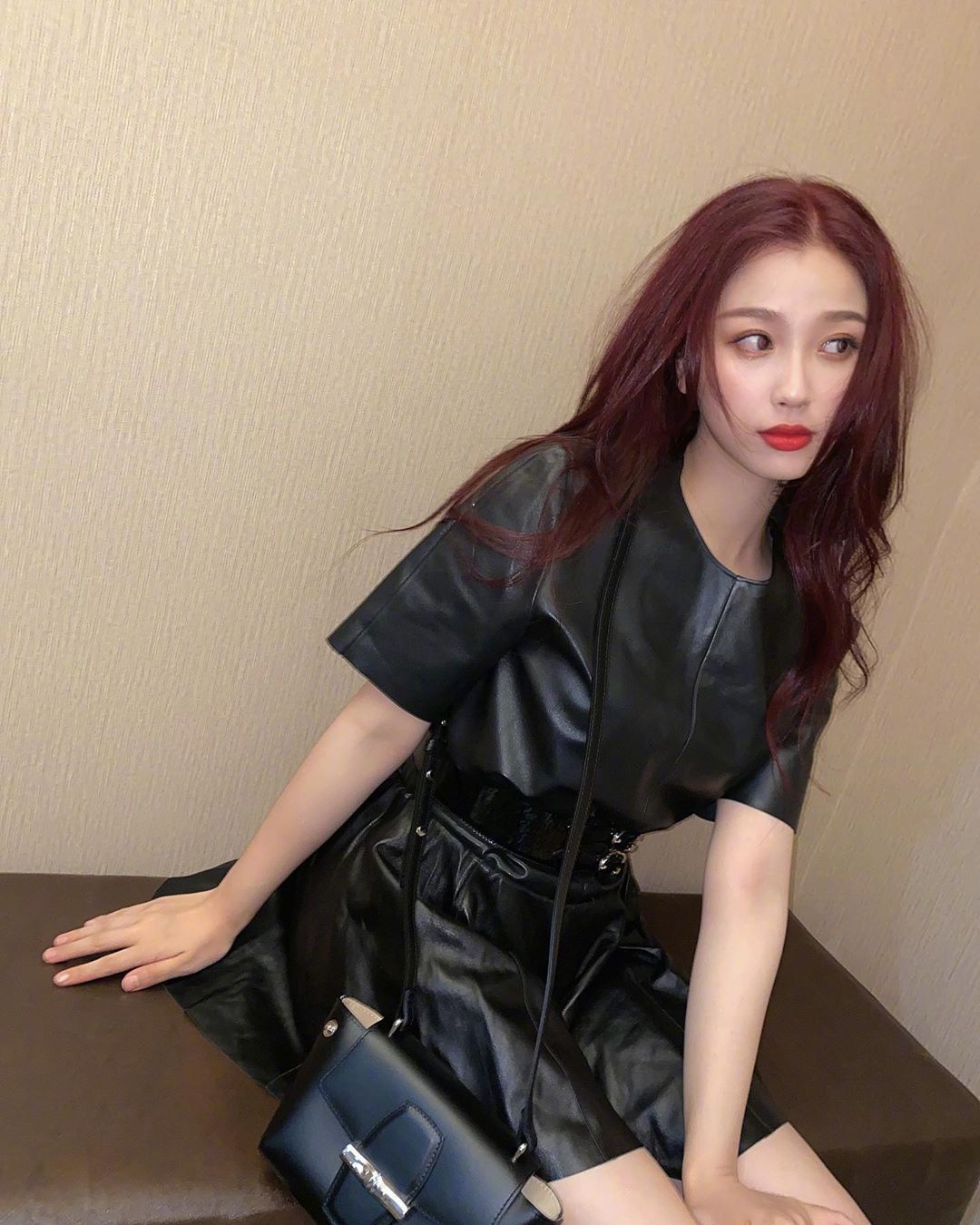 虞书欣红发美上热搜,比起发色和颜值,其实美的是美女氛围_高清图集