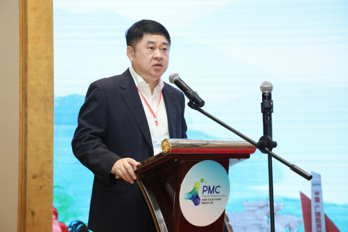 大赛组委会主任委员,橡胶谷集团董事长兼总裁张焱致辞