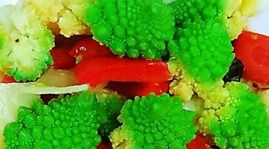 素炒宝塔菜花,做法很简单,很健康,成品依旧绿油油,家人都爱吃