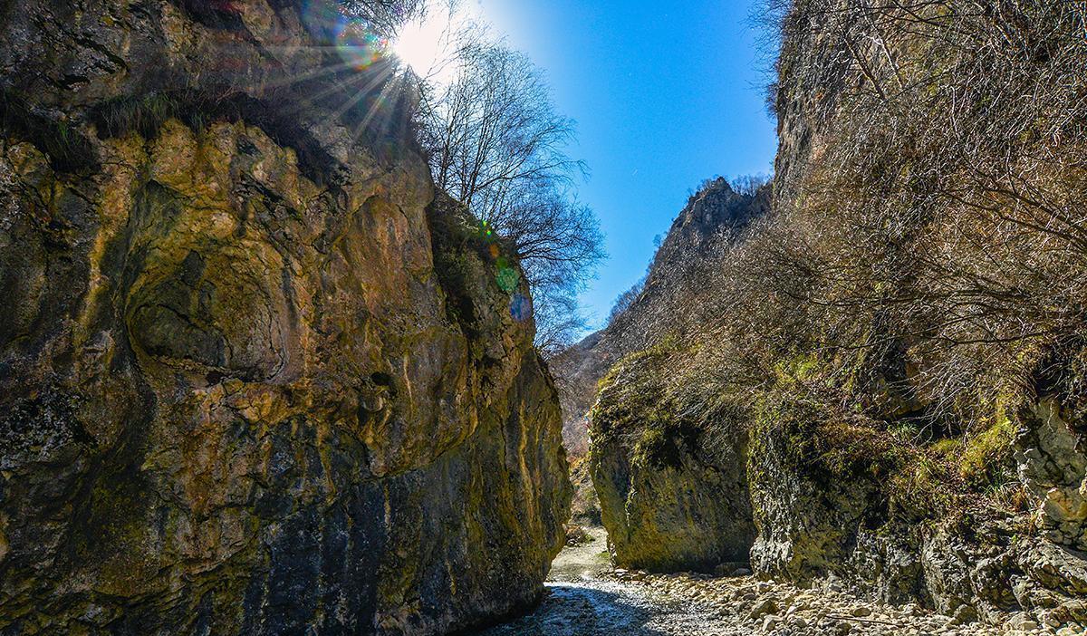 甘肃有座山的名字叫"分水岭", 丝路雪山第一峰