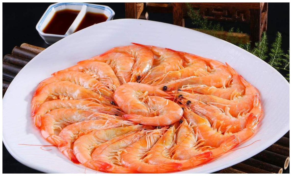 水煮大虾时,不要直接下锅煮,煮之前多加一步,大虾鲜嫩不腥