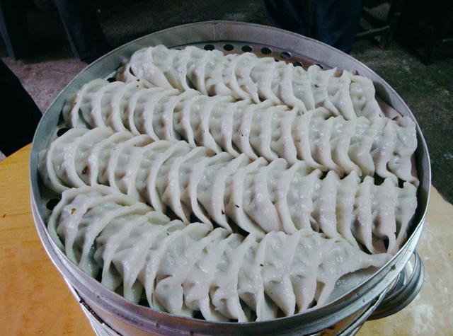 靖西人爱做小吃而米饺和卷筒粉是当地人最念念不忘的