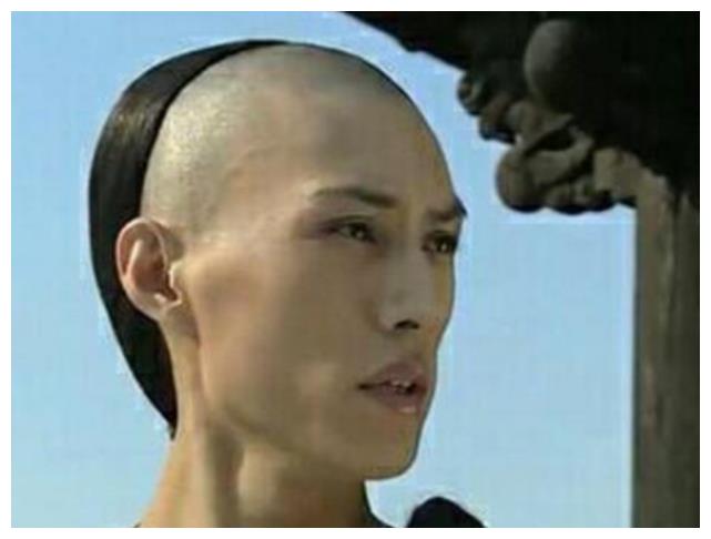 有种"整容"叫靳东发福,多年前旧照被曝,其模样实在让人心疼