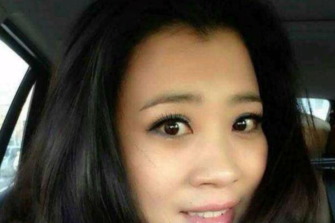 小玲的扮演者名叫李超伶,在拍《刘老根》的时候她只有15岁,虽然年纪不