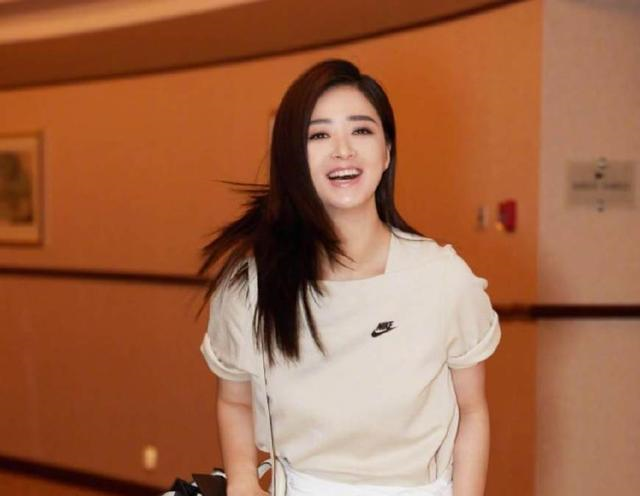 如何让牙齿变白（如何让牙齿变白最简单的方法）-85模板网