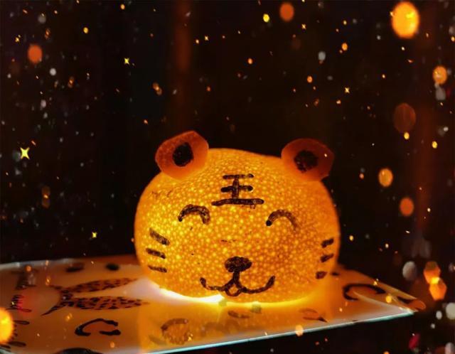 像眼下网上正流行的老虎桔子灯,冰墩墩,雪容融等各种萌萌的小动物