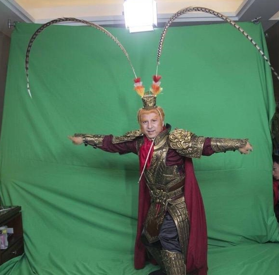 每个人都身手了得,小白龙张志伟是他的武术指导兼执行导演,代表作