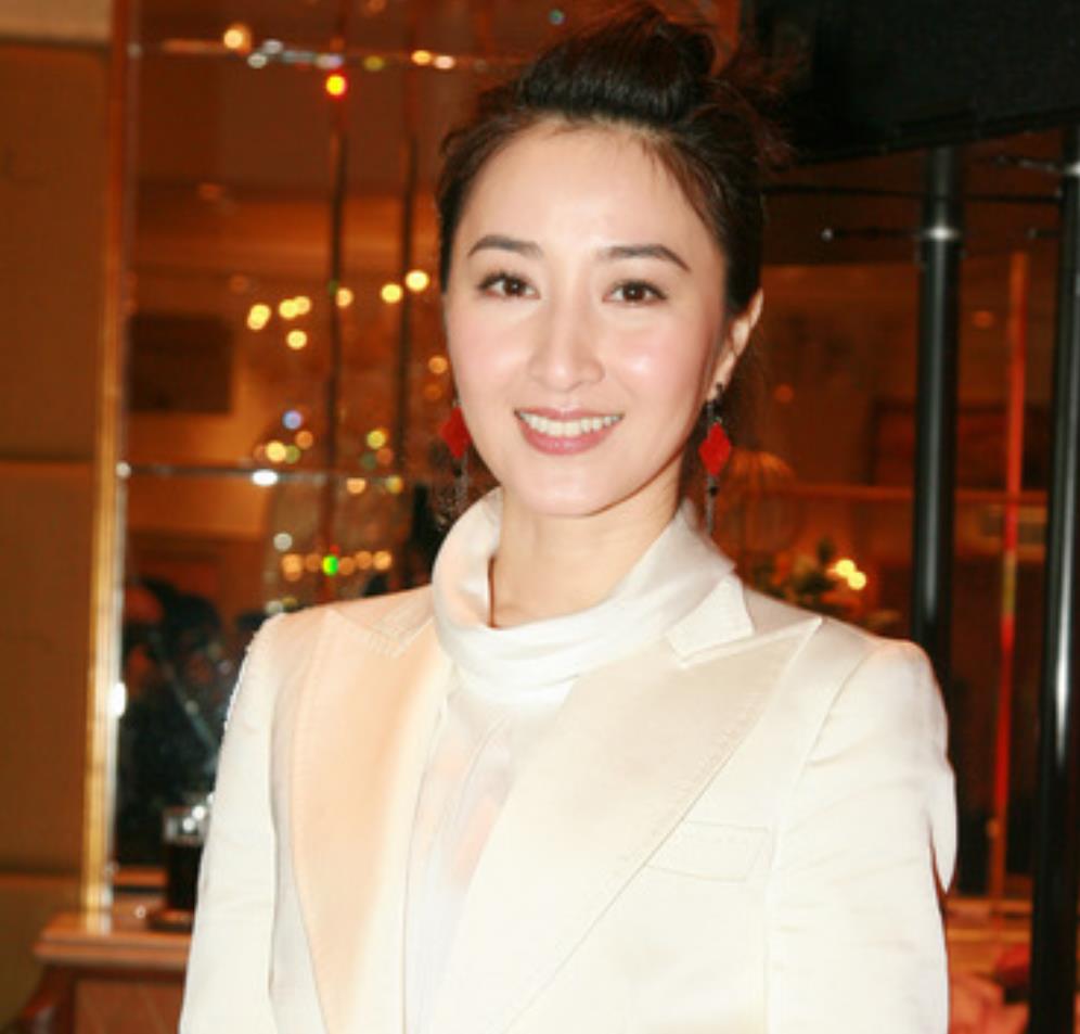 渣渣辉老婆关咏荷神气了一辈子最后却输给了自己的亲生女儿