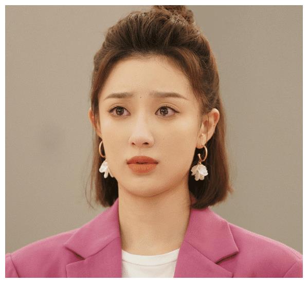 傻白甜"朱闪闪"现照曝光,如今逆袭成御姐,美到王自